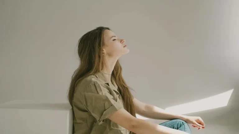 Apaga tu mente: pensamientos repetitivos que no te dejan descansar