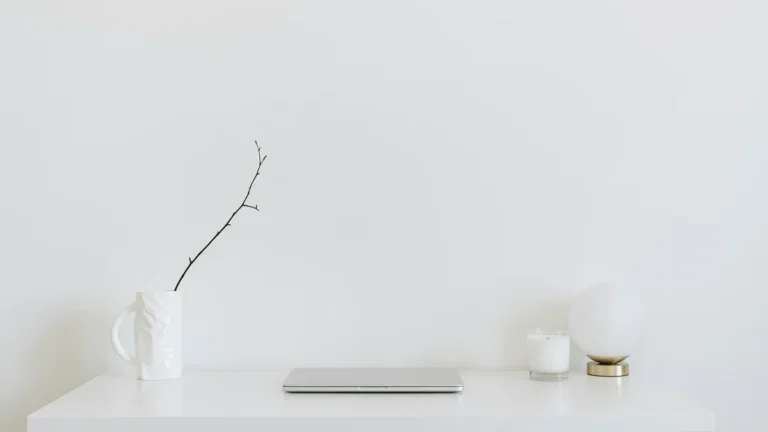 Decir no sin culpa: límites digitales que protegen tu energía laboral
