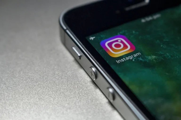 Cómo producir TikTok sin equipo caro: crea contenido profesional con lo que tienes