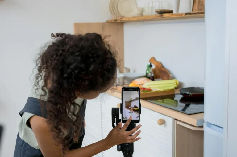 Guiones naturales en TikTok: cómo estructurar tu video sin perder autenticidad