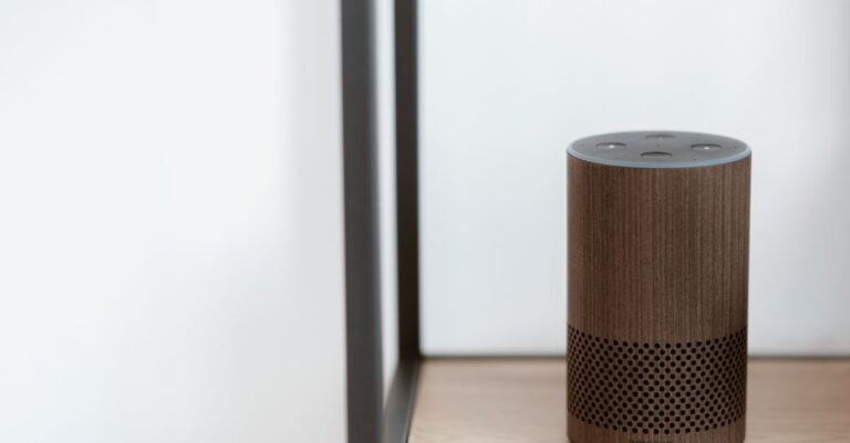 Altavoz inteligente en 2026: 5 opciones para tener tu casa conectada por menos de 100€