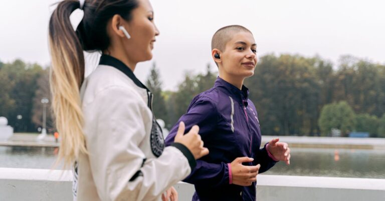 Auriculares deportivos Bluetooth en 2026: 5 opciones que no se caen al correr