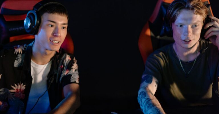 Auriculares gaming en 2026: 5 opciones para escuchar pasos y que no te maten por la espalda