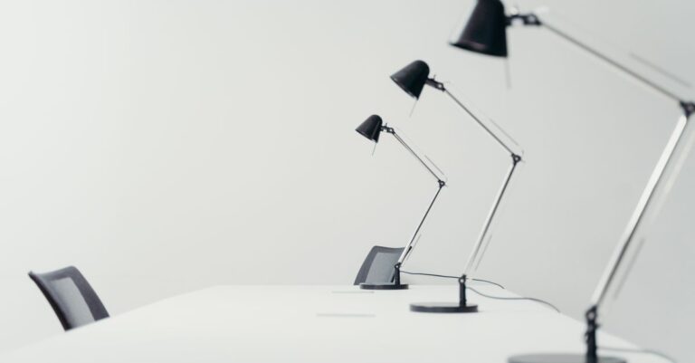 Luz de escritorio LED en 2026: 5 opciones para ver bien sin cansar la vista