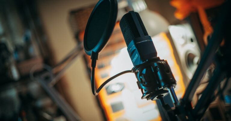 Microfono para streaming en 2026: 5 opciones para sonar profesional en Twitch y YouTube