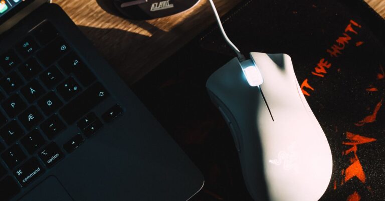 Mousepad grande XL en 2026: 5 alfombrillas que cubren todo el escritorio