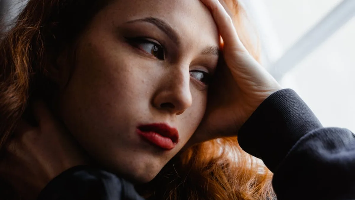 Pensamientos intrusivos: qué son, por qué aparecen y cómo manejarlos - Ansiedad Laboral en Adultos