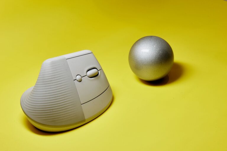 Raton ergonomico en 2026: 5 opciones que salvan tu muñeca