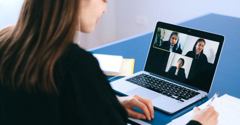 Camara webcam en 2026: 5 opciones para que en las videollamadas no parezcas un fantasma