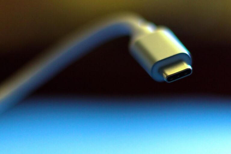 Cargador USB-C 100W: los 5 que cargan portátil y móvil