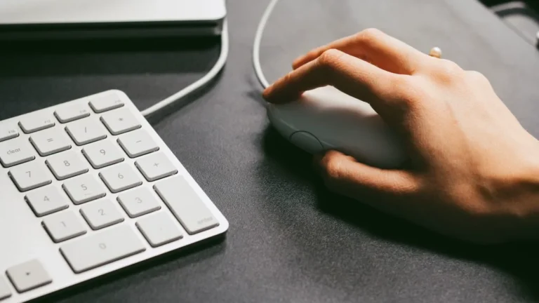 Ratón vertical ergonómico: guía para elegir el mejor en 2026
