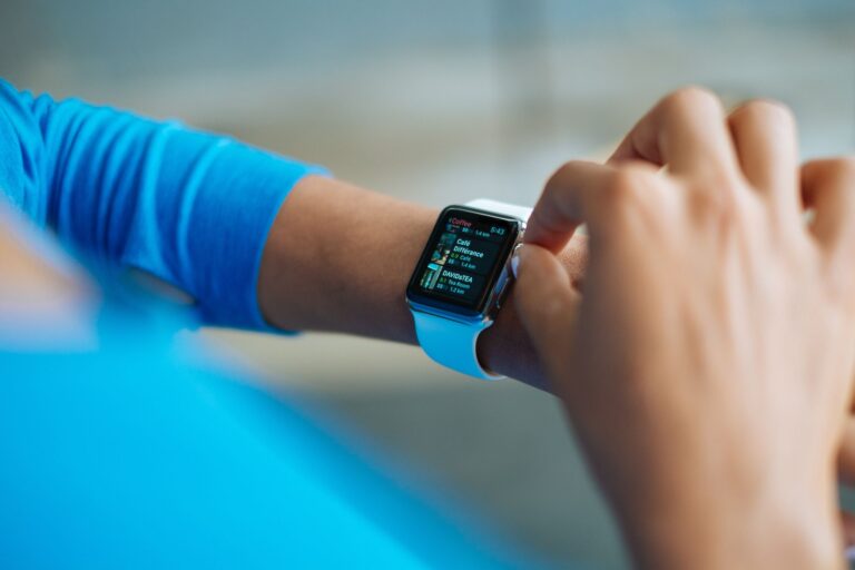 Smartwatches con GPS y ECG: 5 modelos que cuidan tu salud y batería