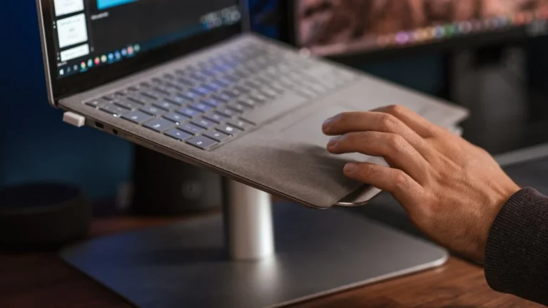 Soportes de aluminio para portátil: ergonomía y ventilación para tu equipo