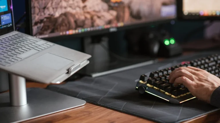 Teclado mecánico silencioso: los 5 que no molestan en oficina