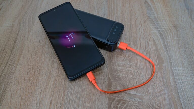 Powerbank con carga rápida 65W: los 5 que cargan portátil